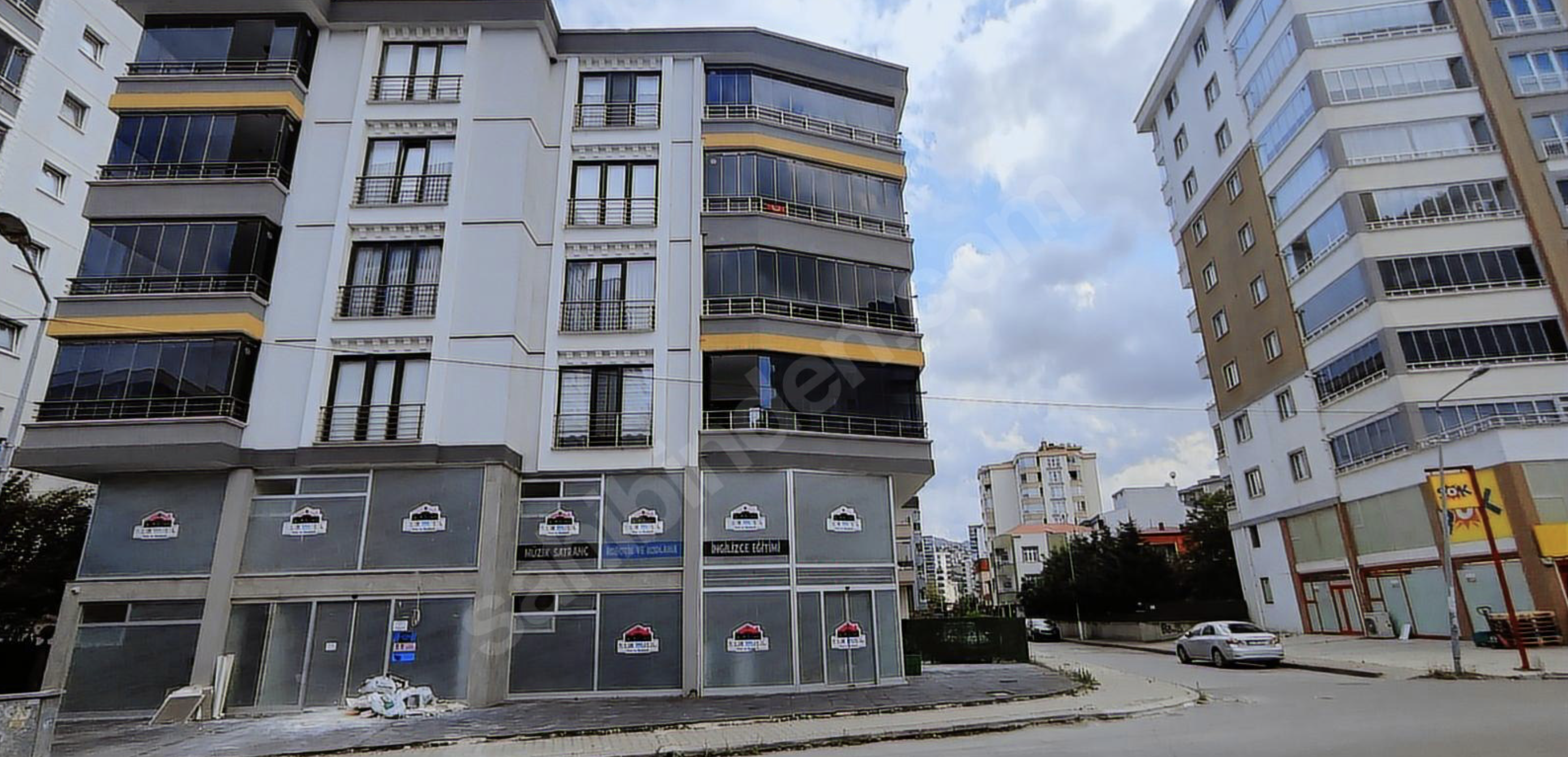 DEREBAHÇEDE 450 M2 KARE 3 KATLI DÜKKAN